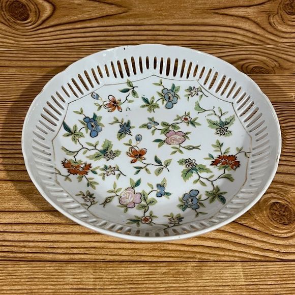 Japanese White Porcelain Floral Dish With Gold Trim - Picture 1 of 7